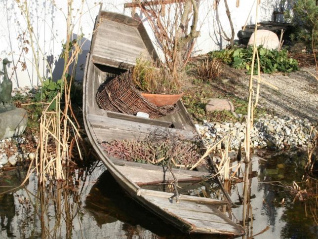 Boat-leaking-like-EU-pact-RED-Photo-Wolfram-Strachwitz-Pixabay-644x484.jpg